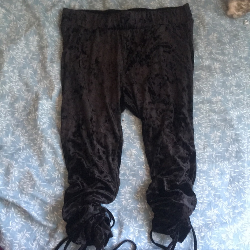 Women’s Plus Size Leggings with Lace-Up Back